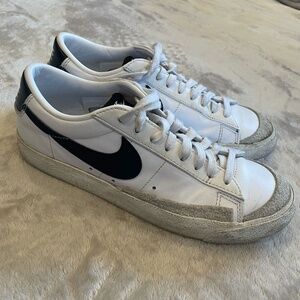 Nike sneaker, white and black, size 8.5